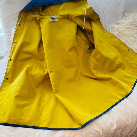 Vintage Aqua Sheen Rain Slicker  * Brilliant Shiny Blue Raincoat * medium/large - Picture 4 of 16